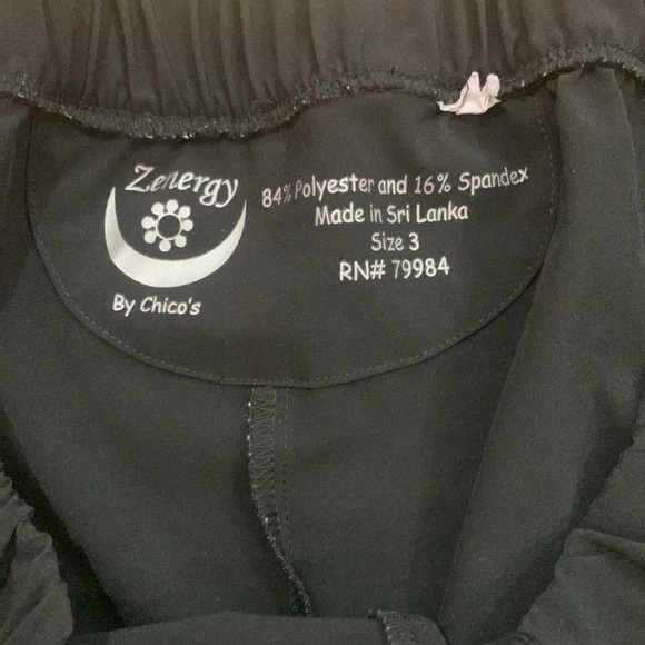 Chico’s zenergy by Chico’s Black elastic waist cargo capris pants Sz XL - Picture 7 of 8
